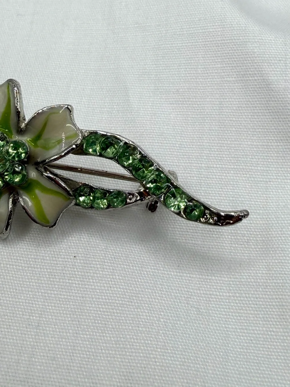 Vintage Flower Brooch Pin Green Enamel Rhinestone Ribbon Silvertone